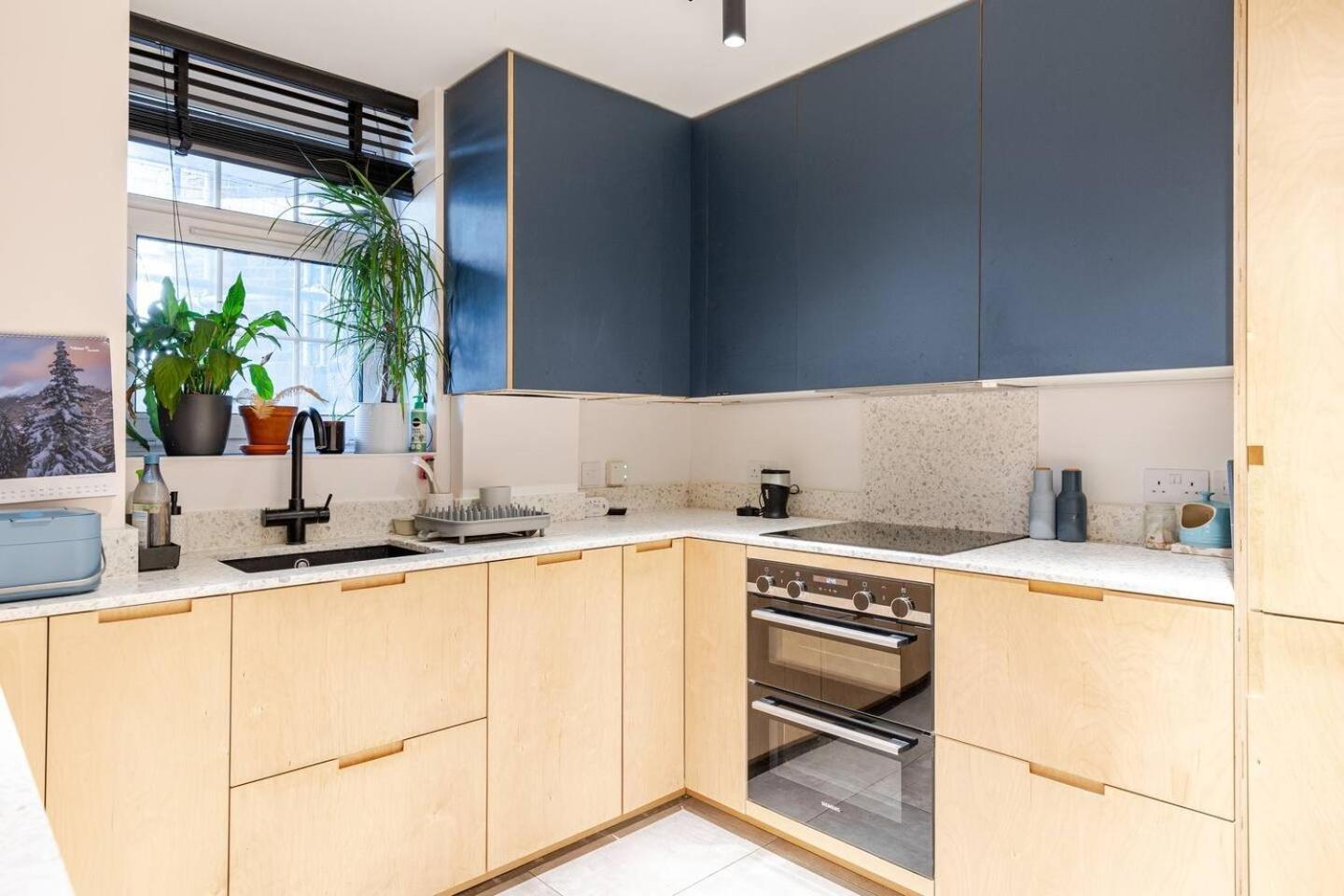Two Bedroom Flat In Stoke Newington Apartment